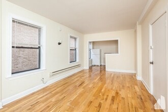 1366 N Dearborn St, Unit #206 in Chicago, IL - Building Photo - Building Photo