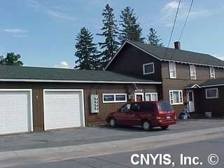 8716 N Main St in Le Ray, NY - Foto de edificio