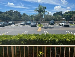 13120 SW 92nd Ave in Miami, FL - Foto de edificio - Building Photo