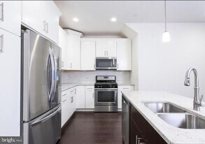 103 Lakeview Ct in King of Prussia, PA - Building Photo