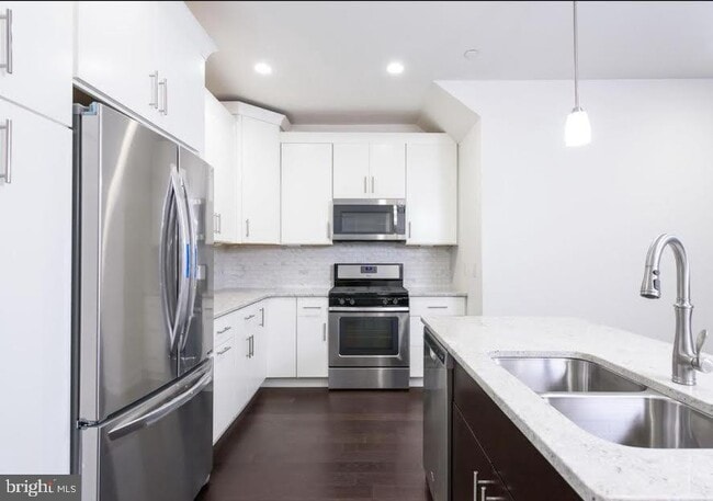 property at 103 Lakeview Ct