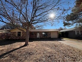 4723 N Shore Dr in Wichita Falls, TX - Building Photo