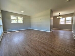 711 Warwick Ave in Barrington, IL - Building Photo - Building Photo