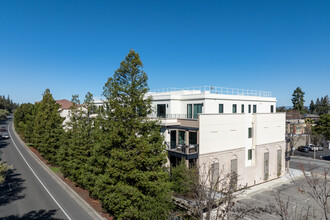 450 1st St in Los Altos, CA - Foto de edificio - Building Photo