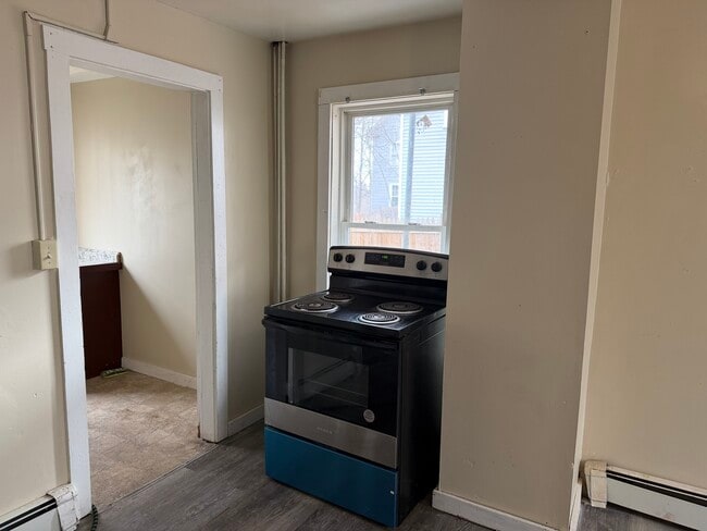 13 Moores Ct, Unit 1 in Rochester, NH - Foto de edificio - Building Photo