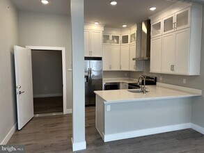 907 Leland St in Philadelphia, PA - Building Photo - Building Photo