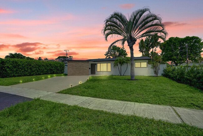 1001 SE 13th Ct in Deerfield Beach, FL - Building Photo - Building Photo