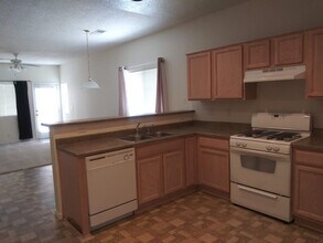 7215 Teypana Rd NW in Albuquerque, NM - Building Photo - Building Photo