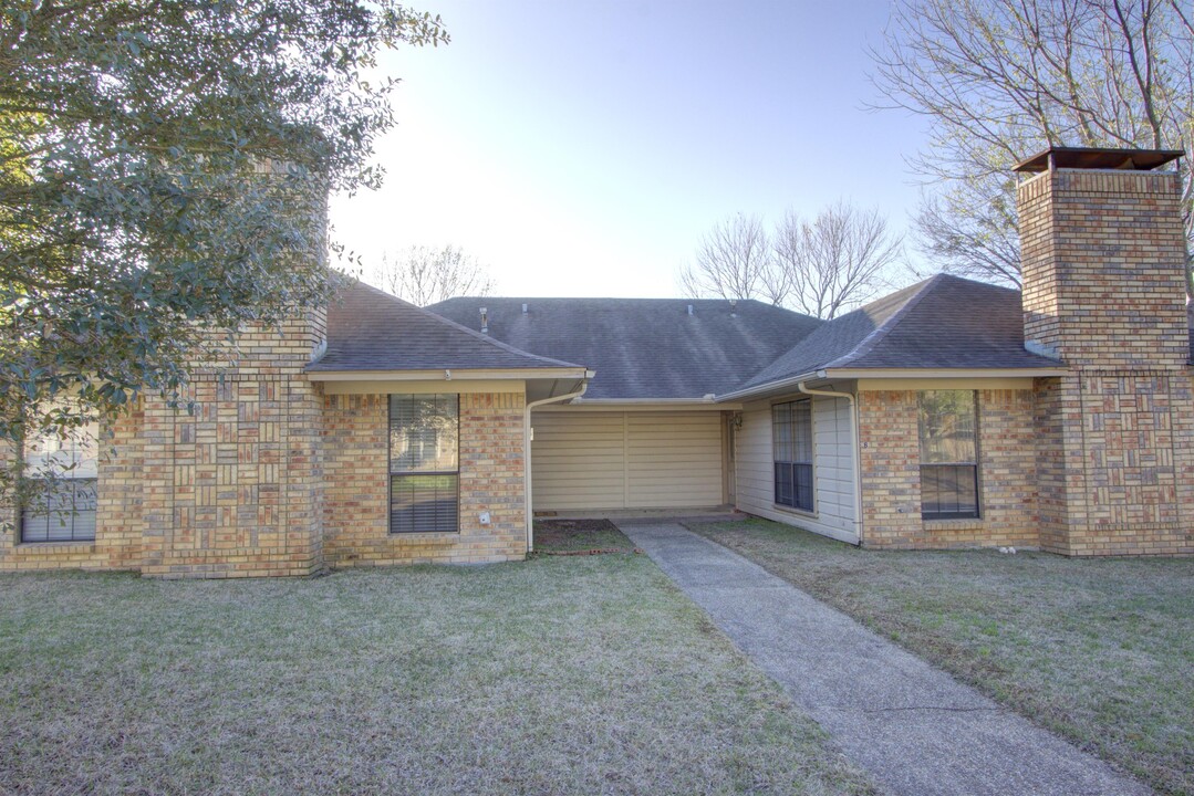 5805 Sidney Dr in Texarkana, TX - Building Photo