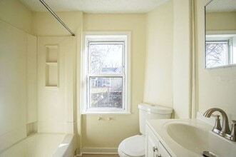 8 Beaudoin Ct in Chicopee, MA - Building Photo - Building Photo