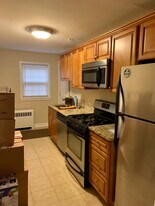 63 Milton St in West Hartford, CT - Building Photo