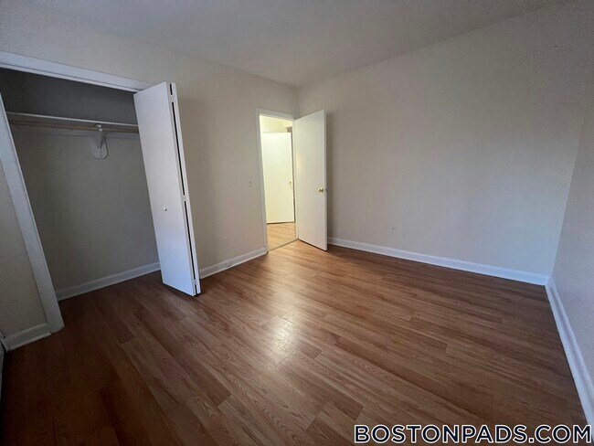 75 Gardner St, Unit 8B in Boston, MA - Building Photo - Building Photo