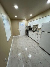 10106 N 10th St in Tampa, FL - Foto de edificio - Building Photo