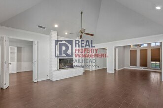 328 Kenshire Dr in Benbrook, TX - Building Photo - Building Photo