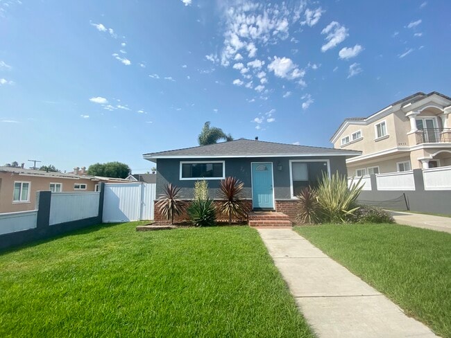 2411 Gates Ave in Redondo Beach, CA - Building Photo - Building Photo