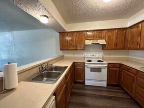 615 Pierce St in Denton, TX - Foto de edificio - Building Photo