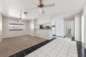 7850 Leonora St in Houston, TX - Building Photo - Building Photo