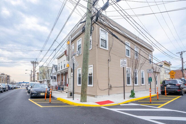 814 28th St in Union City, NJ - Building Photo - Building Photo