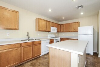 3221 W Cavedale Dr in Phoenix, AZ - Building Photo - Building Photo