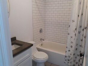 825 7th St N-Unit -825 1/2 in St. Petersburg, FL - Building Photo - Building Photo