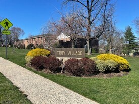 7D Troy Dr in Springfield, NJ - Building Photo