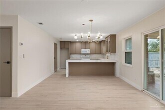 19 Fern Ave W in McAllen, TX - Building Photo - Building Photo