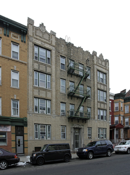 384 Baldwin Ave in Jersey City, NJ - Foto de edificio