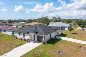 809 Agnes Ave in Lehigh Acres, FL - Building Photo - Building Photo