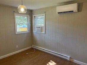 226 Substation St in Hendersonville, NC - Foto de edificio - Building Photo