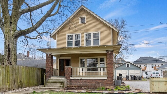 property at 1213 W Jefferson Blvd