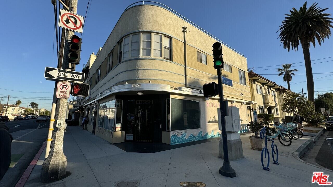 224 Falcon Ave in Long Beach, CA - Building Photo
