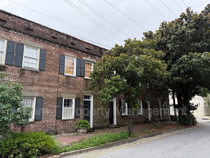 240 Price St in Savannah, GA - Foto de edificio