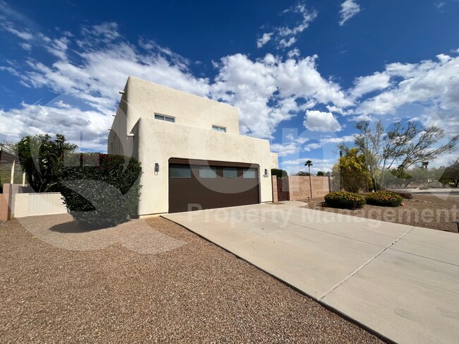 property at 9202 N Camino del Fierro