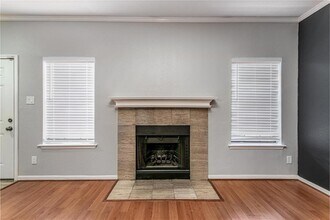 9850 Pagewood Ln in Houston, TX - Foto de edificio - Building Photo