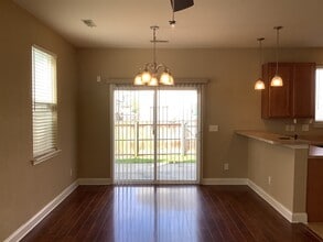 8811 Shadowglen Dr in North Charleston, SC - Foto de edificio - Building Photo