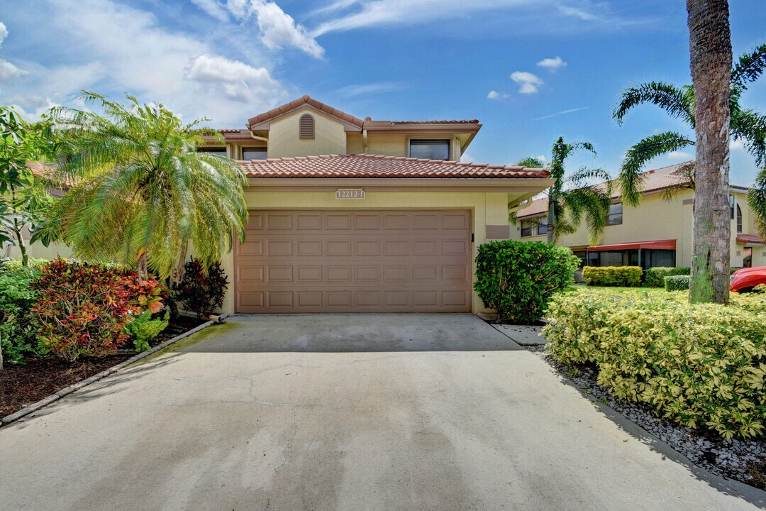 12212 Sag Harbor Ct in Wellington, FL - Building Photo