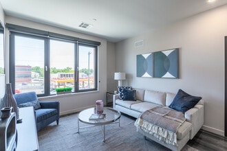 2000 Pennsylvania Avenue in Wilmington, DE - Building Photo - Interior Photo
