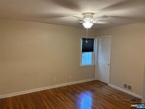 31 Farview Terrace in Paramus, NJ - Building Photo - Building Photo