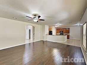 12043 Belle Ct in Pinehurst, TX - Foto de edificio - Building Photo