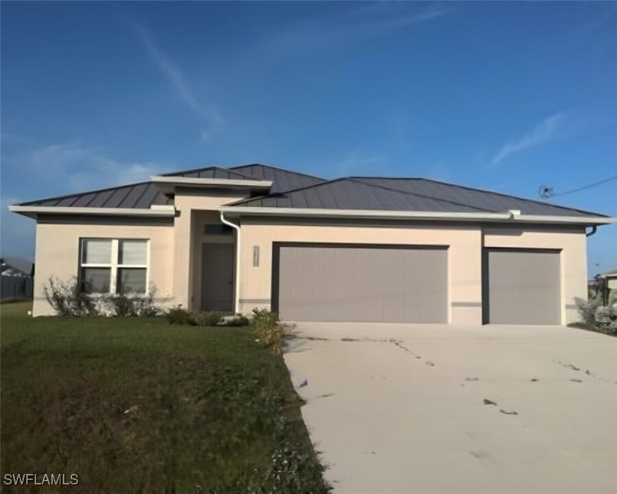 2608 NW 4th Ave in Cape Coral, FL - Building Photo