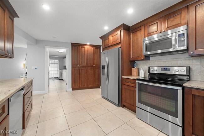 12150 McGregor Blvd in Ft. Myers, FL - Building Photo - Building Photo