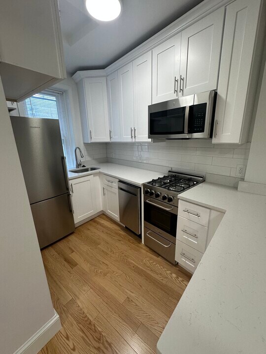 69 Park Dr in Boston, MA - Building Photo