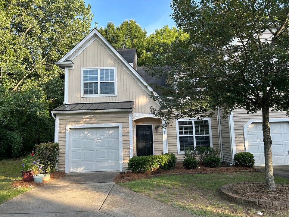 13120 Erwin Rd in Charlotte, NC - Building Photo