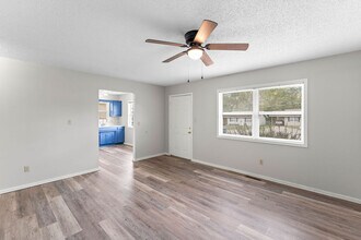 2462 N Homewood Ave in Springfield, MO - Building Photo - Building Photo