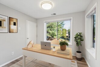 Eagle Rock Apartments at West Springfield in Springfield, VA - Building Photo - Building Photo