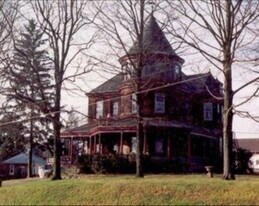 336 N 10th St, Unit Apt 3 in Easton, PA - Building Photo
