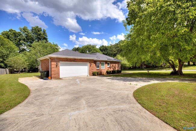 109 Southwood Dr in Madison, AL - Foto de edificio - Building Photo