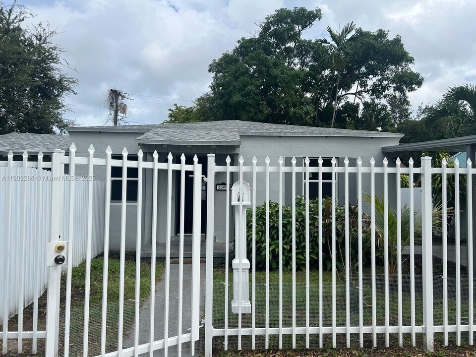 5329 NW 8th Ave in Miami, FL - Building Photo