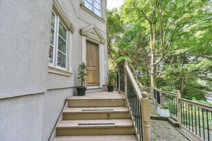 50 Old Yonge St in Toronto, ON - Building Photo