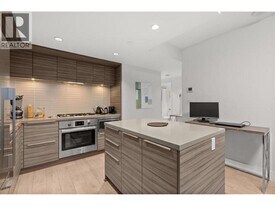 1550 Fern St in North Vancouver, BC - Building Photo